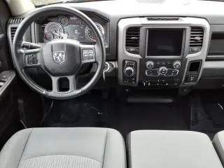 Ram 1500 Clásico 2023 4x4 Tradesman 4p Cabilla de Tripulante Est. 5.5 ft. SB Camioneta
