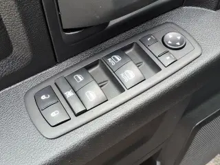 Ram 1500 Clásico 2023 4x4 Tradesman 4p Cabilla de Tripulante Est. 5.5 ft. SB Camioneta
