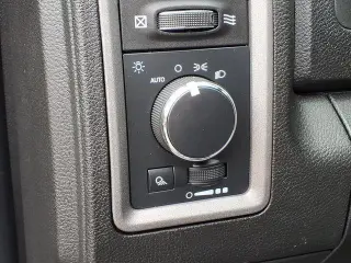 Ram 1500 Clásico 2023 4x4 Tradesman 4p Cabilla de Tripulante Est. 5.5 ft. SB Camioneta
