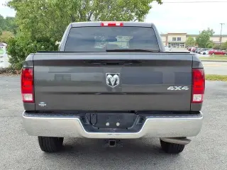 Ram 1500 Clásico 2023 4x4 Tradesman 4p Cabilla de Tripulante Est. 5.5 ft. SB Camioneta