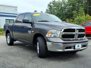Ram 1500 Clásico 2023 4x4 Tradesman 4p Cabilla de Tripulante Est. 5.5 ft. SB Camioneta