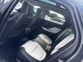 Jaguar F-PACE 2017 AWD 35t R-Sport 4p SUV