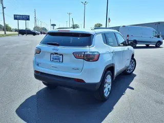 Jeep Compass 2023 4x4 Latitude Lux 4dr SUV
