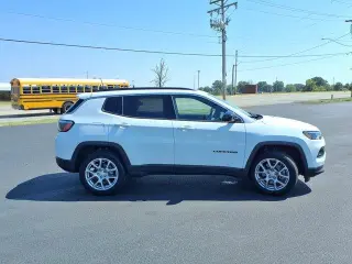 Jeep Compass 2023 4x4 Latitude Lux 4dr SUV