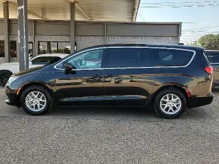 Chrysler Voyager 2022 LX Minivan de 4 puertas