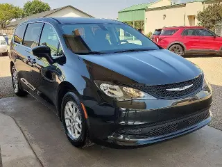 Chrysler Voyager 2022 LX Minivan de 4 puertas