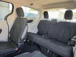 Chrysler Voyager 2022 LX Minivan de 4 puertas