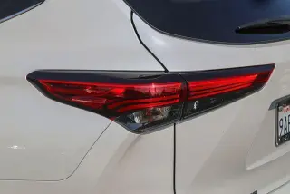 Toyota Highlander Hybrid 2022 AWD Edition de Bronce 4dr SUV