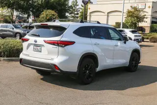 Toyota Highlander Hybrid 2022 AWD Edition de Bronce 4dr SUV