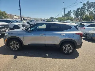 Kia Seltos 2024 S 4dr SUV