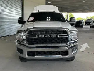 Ram 2500 2023 4x4 Tradesman 4p Puerta Crew Cab 8 ft. LB Pickup