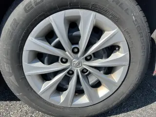 2017 Toyota Camry LE Auto (Natl)