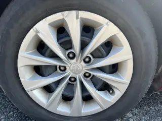 2017 Toyota Camry LE Auto (Natl)