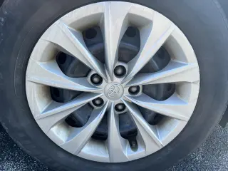 2017 Toyota Camry LE Auto (Natl)