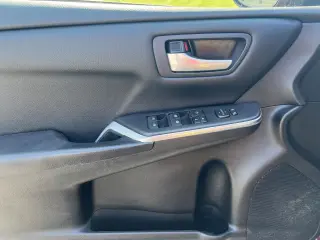 2017 Toyota Camry LE Auto (Natl)
