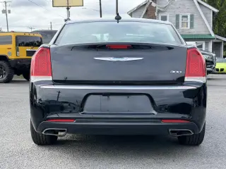 2017 Chrysler 300