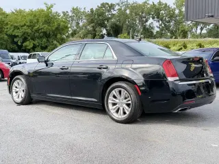 2017 Chrysler 300