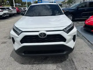 Toyota RAV4 2025 AWD LE SUV de 4 puertas