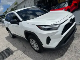 Toyota RAV4 2025 AWD LE SUV de 4 puertas