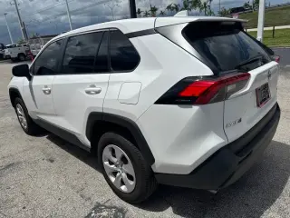 Toyota RAV4 2025 AWD LE SUV de 4 puertas