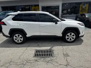 Toyota RAV4 2025 AWD LE SUV de 4 puertas