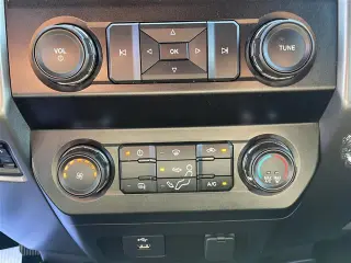 Ford F-350 Super Duty 2019 4x4 XLT 4dr Crew Cab 8 ft. LB DRW Pickup