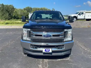 Ford F-350 Super Duty 2019 4x4 XLT 4dr Crew Cab 8 ft. LB DRW Pickup