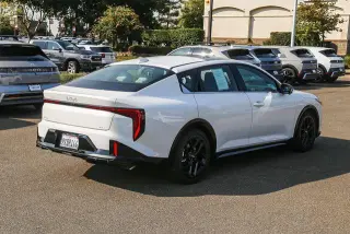 Kia K4 2025 GT-Line Turbo 4p Sedano