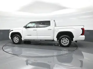 Toyota Tundra 2025 4x4 SR5 4dr CrewMax Cab Pickup SB