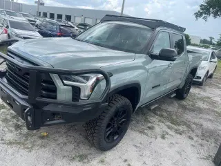 Toyota Tundra 2024 4x4 SR5 4p CrewMax Cab Pickup SB
