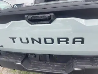 Toyota Tundra 2024 4x4 SR5 4p CrewMax Cab Pickup SB