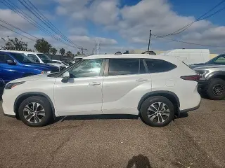 Toyota Highlander 2023 L 4dr SUV
