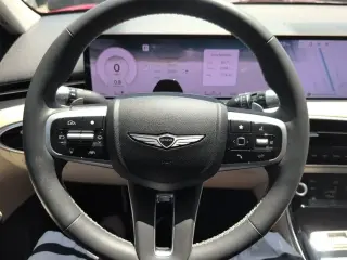 Genesis GV70 2026 AWD 2.5T Estándar 4 tracción 4x4 SUV