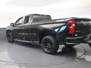 Chevrolet Silverado 1500 2020 4x4 Custom Trail Boss 4 puertas Doble Cabina 2.0 m. SB
