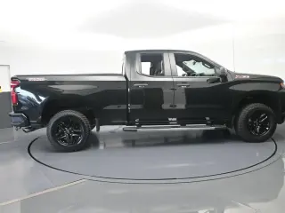 Chevrolet Silverado 1500 2020 4x4 Custom Trail Boss 4 puertas Doble Cabina 2.0 m. SB