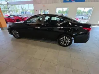 Nissan Altima 2025 2.5 SV 4dr Sedán