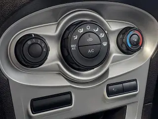 Ford Fiesta 2015 SE 4dr Sedán