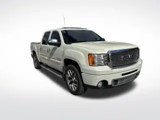 GMC Sierra 1500 2011 AWD Denali 4dr Crew Cab 5.8 ft. SB