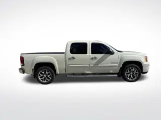 GMC Sierra 1500 2011 AWD Denali 4dr Crew Cab 5.8 ft. SB