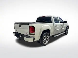 GMC Sierra 1500 2011 AWD Denali 4dr Crew Cab 5.8 ft. SB