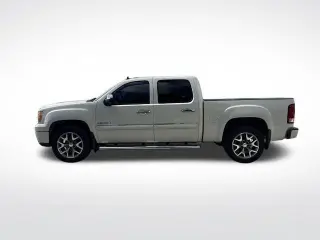 GMC Sierra 1500 2011 AWD Denali 4dr Crew Cab 5.8 ft. SB