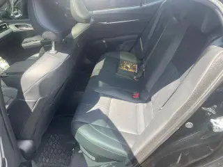 Toyota Camry 2025 SE 4dr Sedán