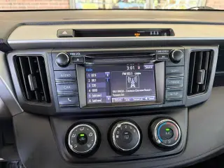 Toyota RAV4 2017 AWD LE 4dr SUV