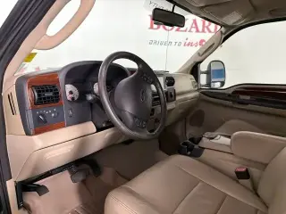 Ford F-350 Super Duty 2006 Lariat 4dr Crew Cab 4WD SB