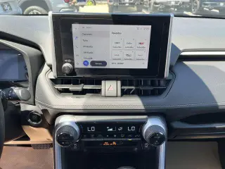 Toyota RAV4 2025 XLE SUV de 4 puertas