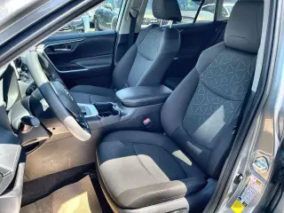 Toyota RAV4 2025 XLE SUV de 4 puertas