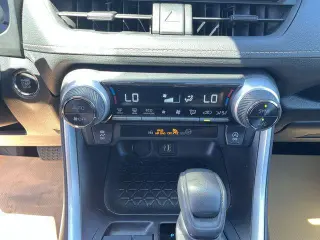 Toyota RAV4 2025 XLE SUV de 4 puertas