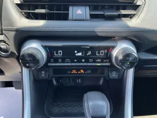Toyota RAV4 2025 XLE 4 SUV