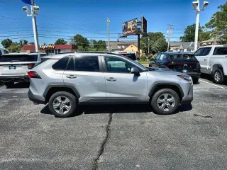 Toyota RAV4 2024 XLE SUV 4 puertas