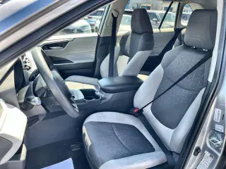 Toyota RAV4 2024 XLE SUV 4 puertas